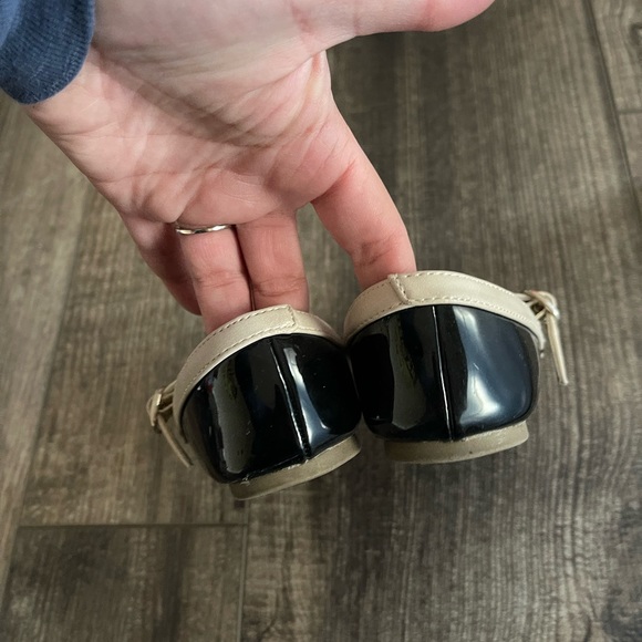 Black dress shoes with gold studs - Picture 2 of 4